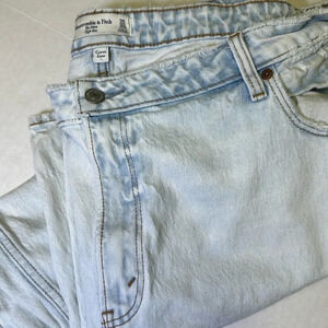Abercrombie & Fitch Curvy Love The Mom High Rise Light Wash Womens 35/20S